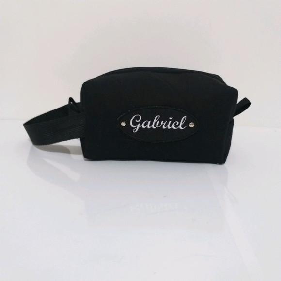 Necessaire com alça e nome bordado