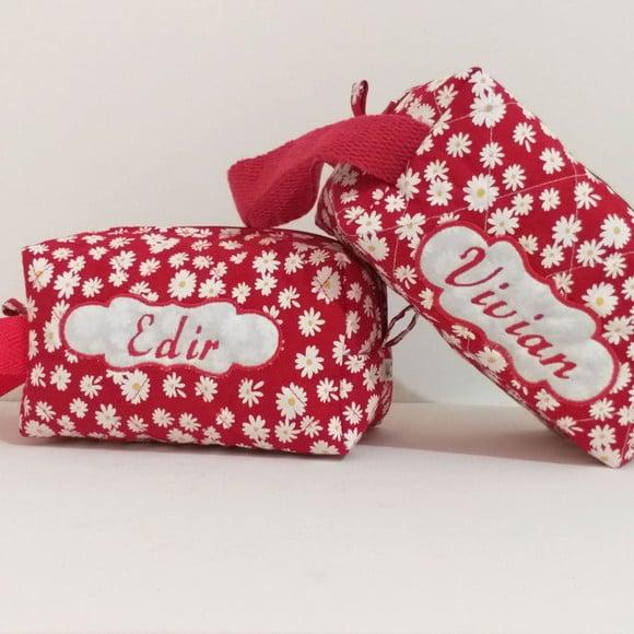 Necessaire floral com alça e com nome