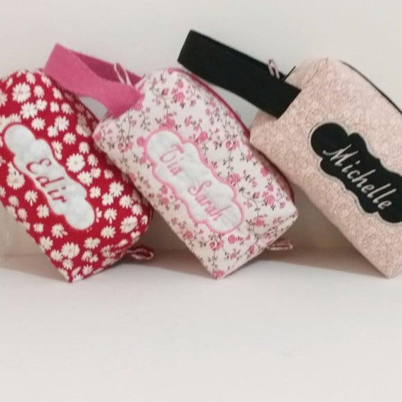 Necessaire floral com alça e com nome