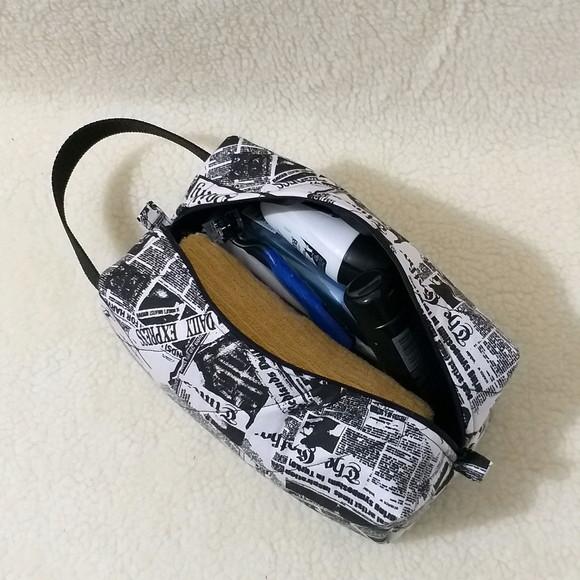 Necessaire masculina com alça com nome