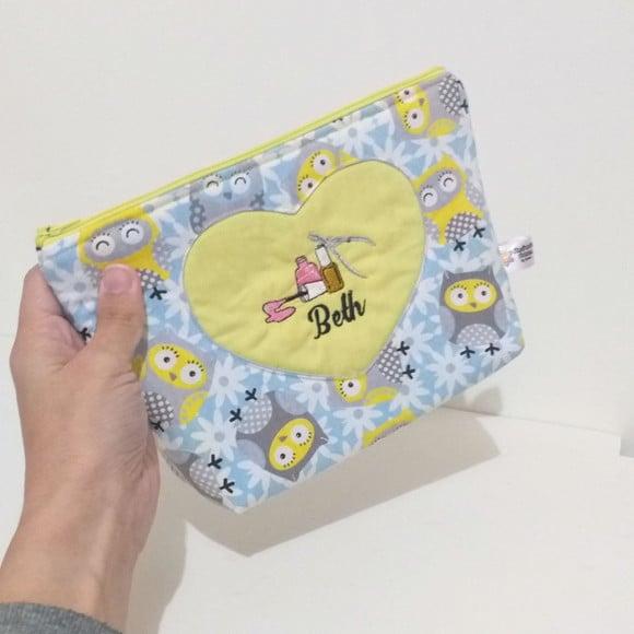Necessaire personalizada com nome corujinha