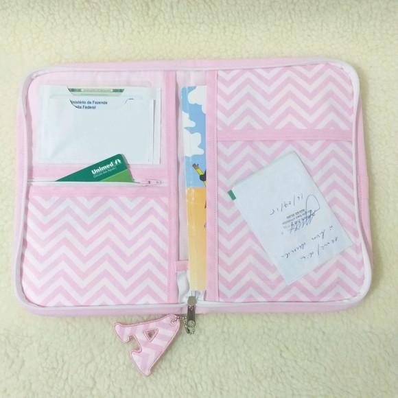Porta capa de vacina e porta higiene do bebê