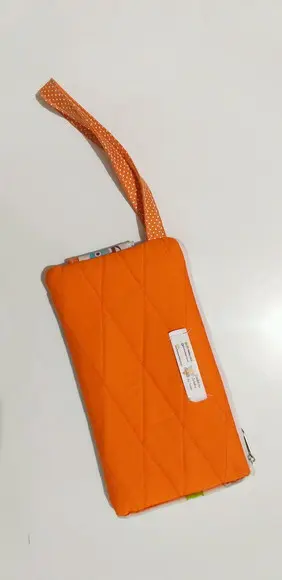 Carteira com porta celular