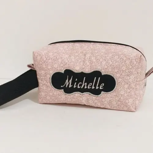 Necessaire com Alça Floral com Nome