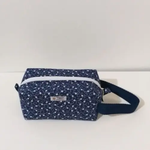 Necessaire com alça floral feminina
