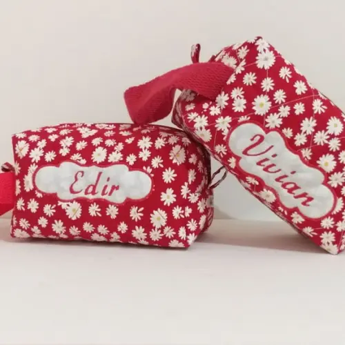 Necessaire floral com alça e com nome