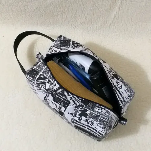 Necessaire masculina com alça com nome