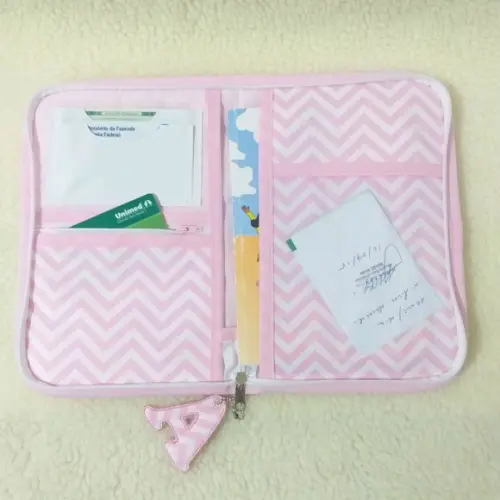 Porta capa de vacina e porta higiene do bebê