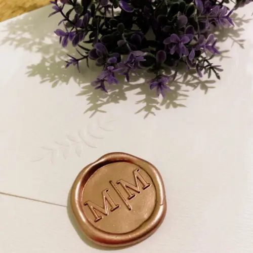 Lacre - M|m