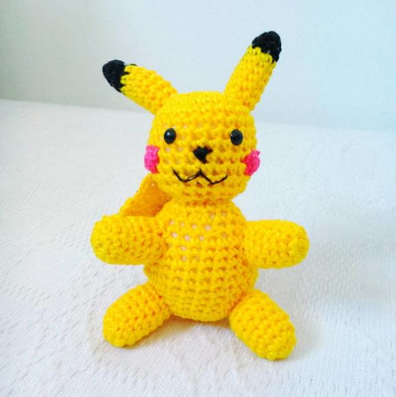 Pokemon Pikachu Sentado