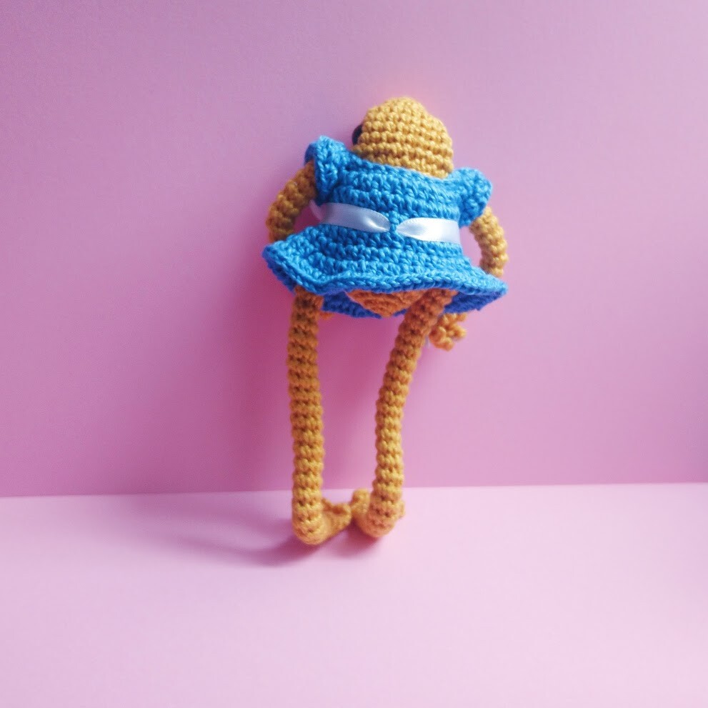 Sapo Amarelo de Vestido