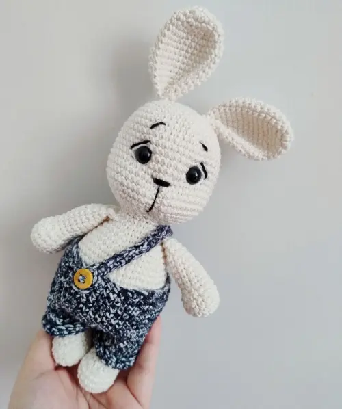 Coelho de Roupa Jeans