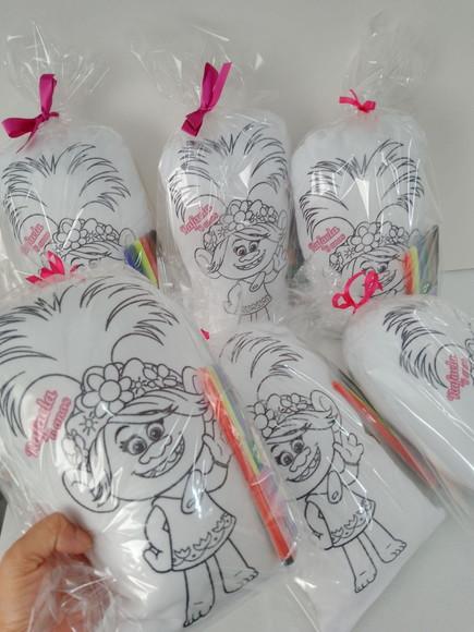 Almofada com Contorno + Canetinha