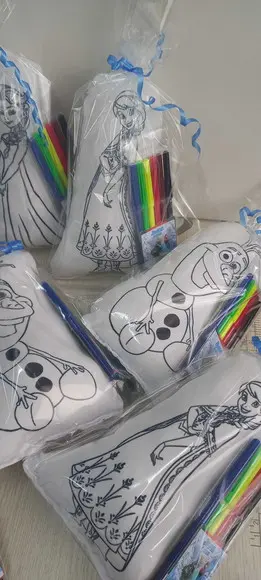 Almofada com Contorno + Canetinha