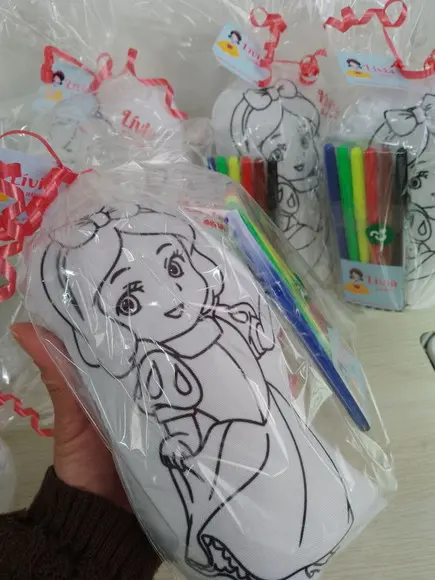 Almofada com Contorno + Canetinha
