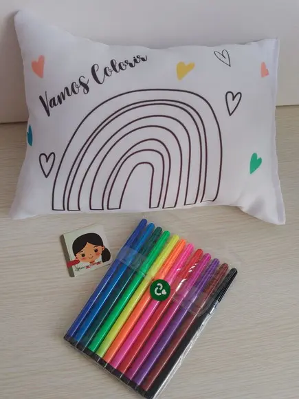 Almofada para Colorir Arco-íris 20x30 + 12 Canetinhas