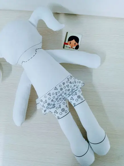 Boneca para Colorir
