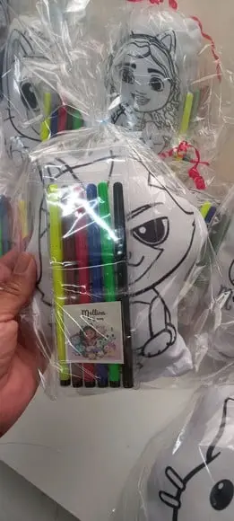 Almofada com Contorno + Canetinha