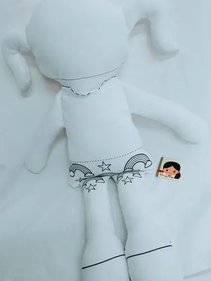 Boneca para Colorir