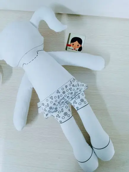 Boneca para Colorir
