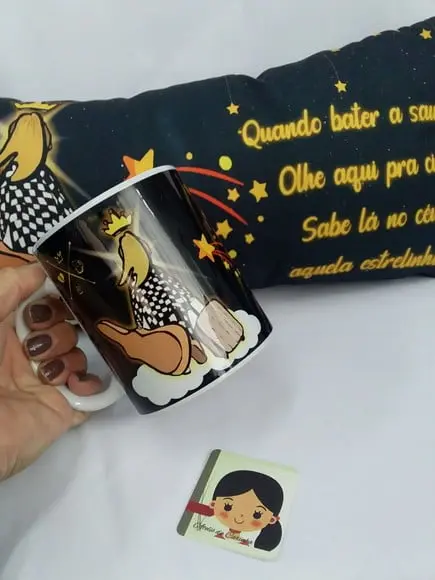 Kit Caneca Marília Mendonça + Almofada