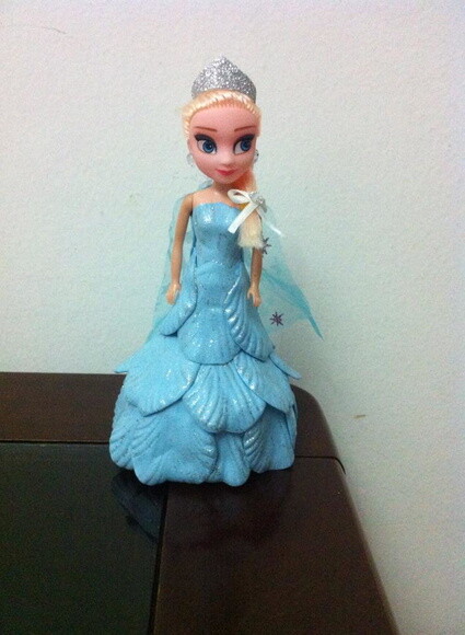 Mini boneca Elsa Frozen