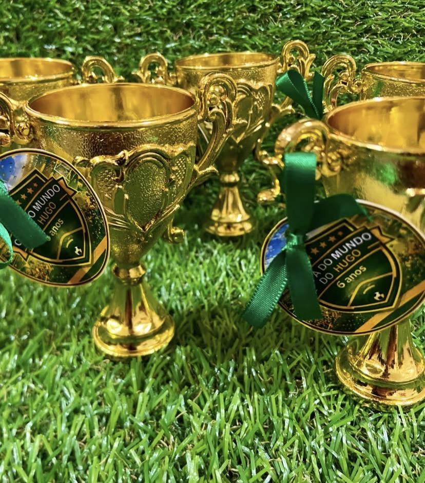 Troféu dourado lembrancinha