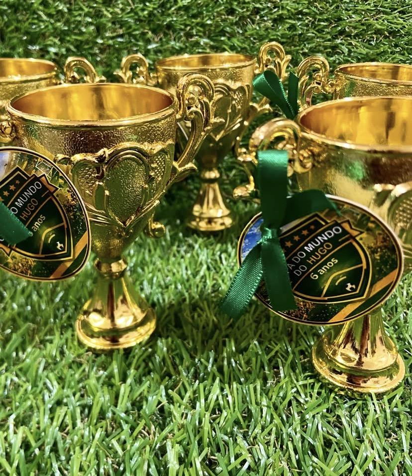 Troféu dourado lembrancinha