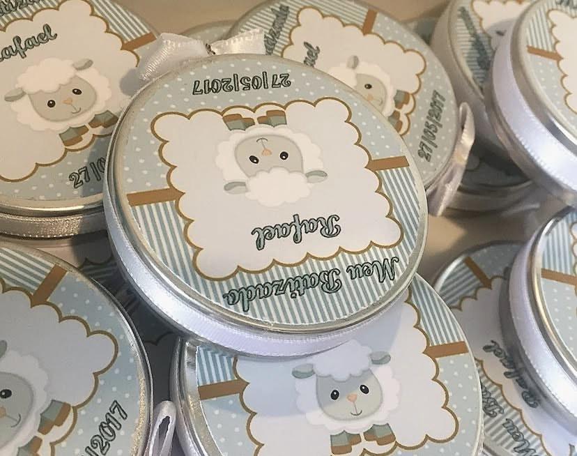 Latinha personalizada com tercinho para batizado