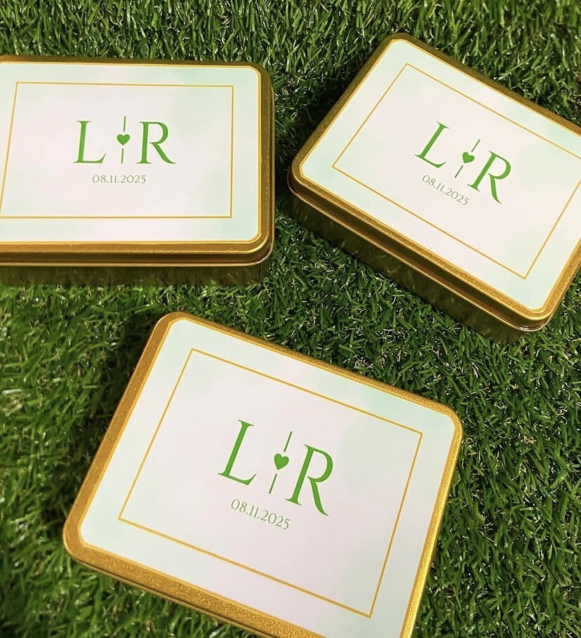 Lata de metal iniciais para casamento personalizada