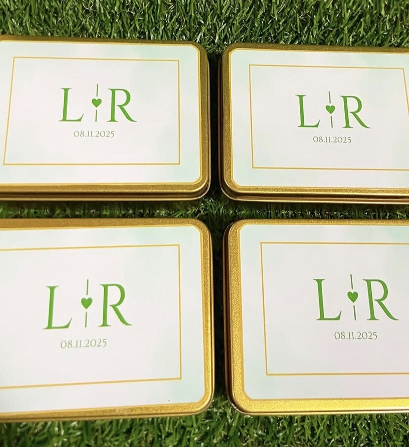 Lata de metal iniciais para casamento personalizada