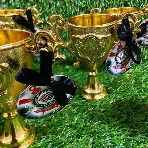 Troféu Dourado com Tag Personalizada