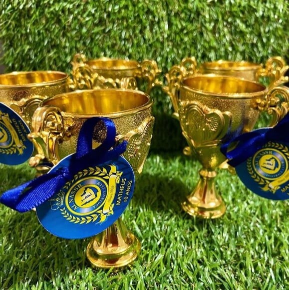 Troféu Dourado com Tag Personalizada