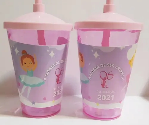 Copo com canudo personalizado