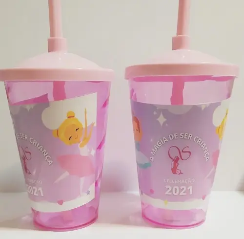 Copo com canudo personalizado