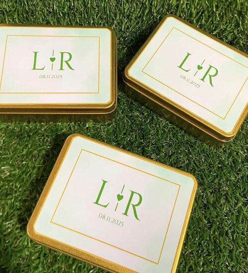 Lata de metal iniciais para casamento personalizada