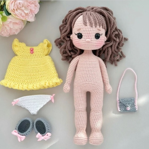 Boneca Adriana em Amigurumi