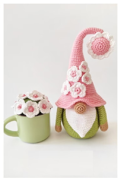 Gnomo com Flores em Amigurumi