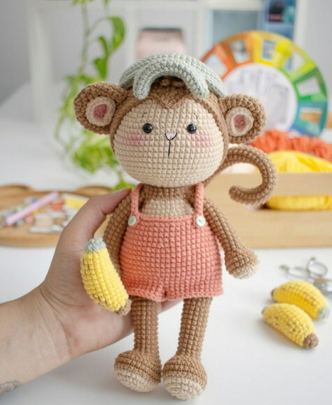 Macaquinho em Amigurumi