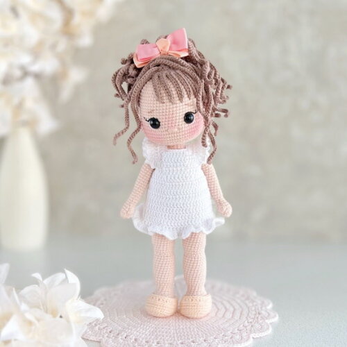 Boneca Adriana em Amigurumi