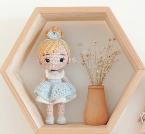 Boneca Cinderela em Amigurumi