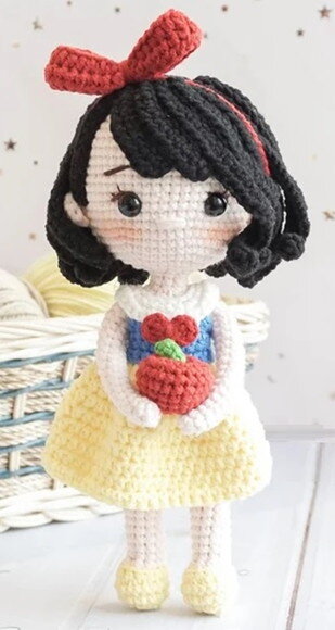 Boneca Branca de Neve em Crochê