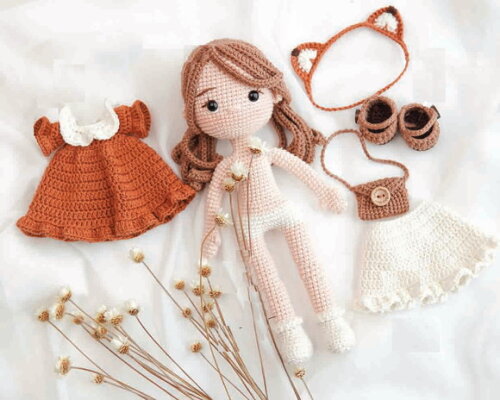 Boneca Mia em Amigurumi