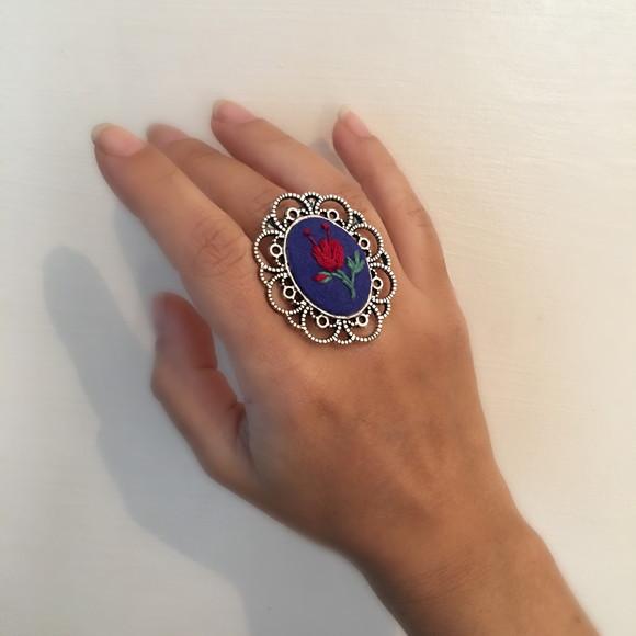 Anel Bordado Flor Vermelha
