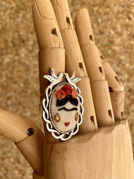 Anel Bordado Frida II