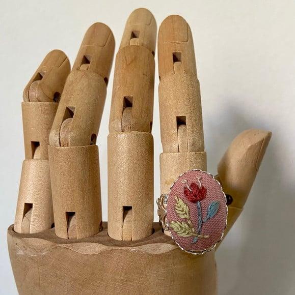 Anel Bordado Rosa Chá II