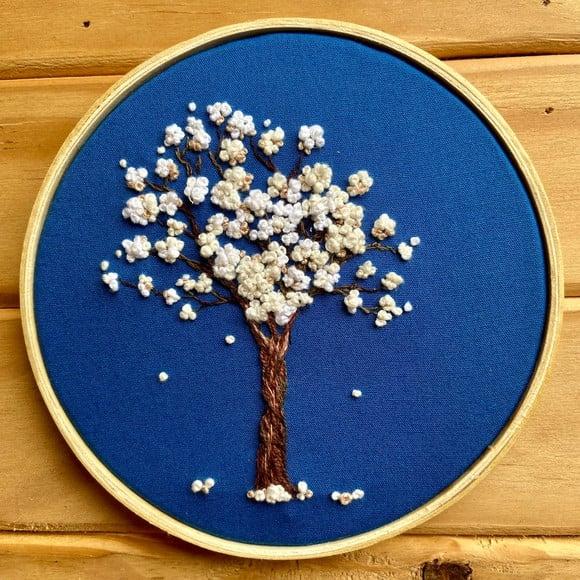 Bastidor Bordado Ipê Branco (14 cm)