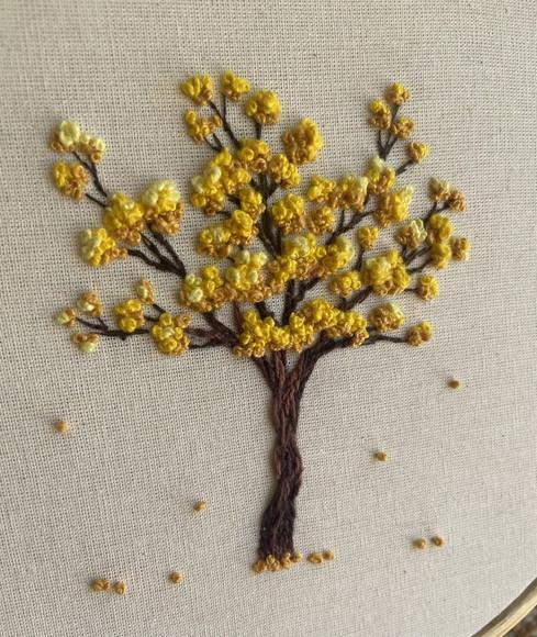 Bastidor bordado Ipê Amarelo (bastidor 20 cm)