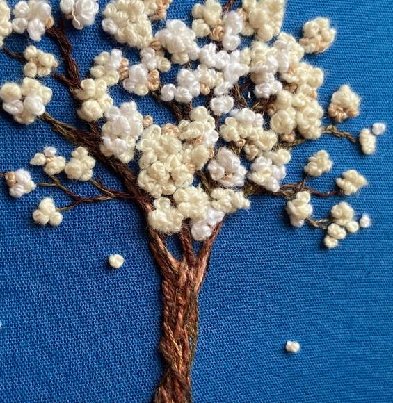 Bastidor Bordado Ipê Branco (14 cm)