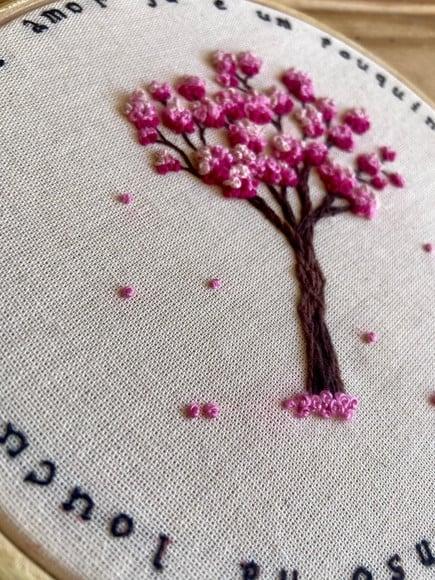 Bastidor Bordado Ipê Rosa + Guimarães Rosa (pronta Entrega)